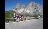 skupinka dosáhla Passo Sella, 2244 m.n.m.